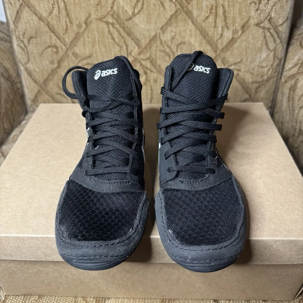 ASICS Snapdown 4 GS Black White 1084A014-001 Boys Size 4 Youth Wrestling Shoes